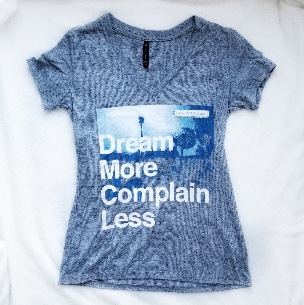 V-neck graphic t-shirt